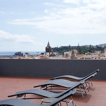 The Editory Garden Carmo